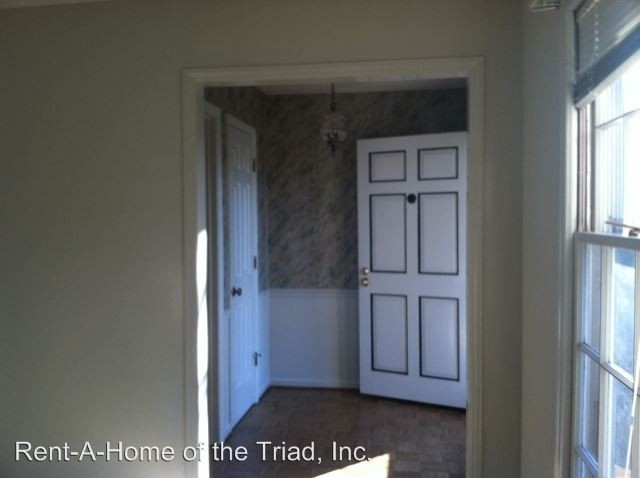 908 King George Dr - Photo 2 of 12