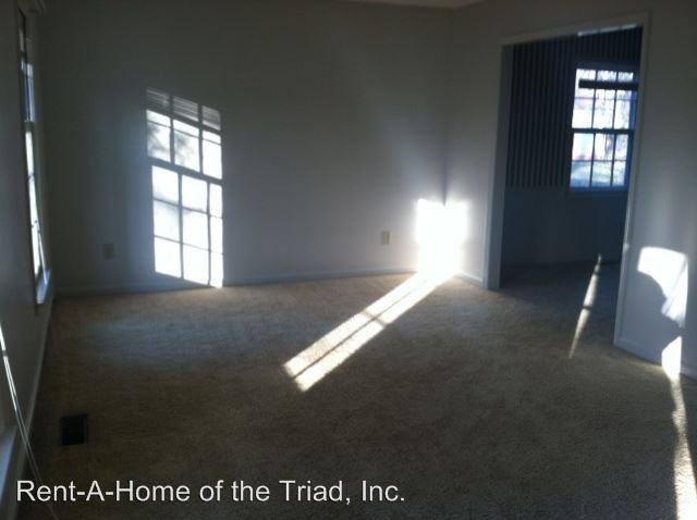 908 King George Dr - Photo 3 of 12