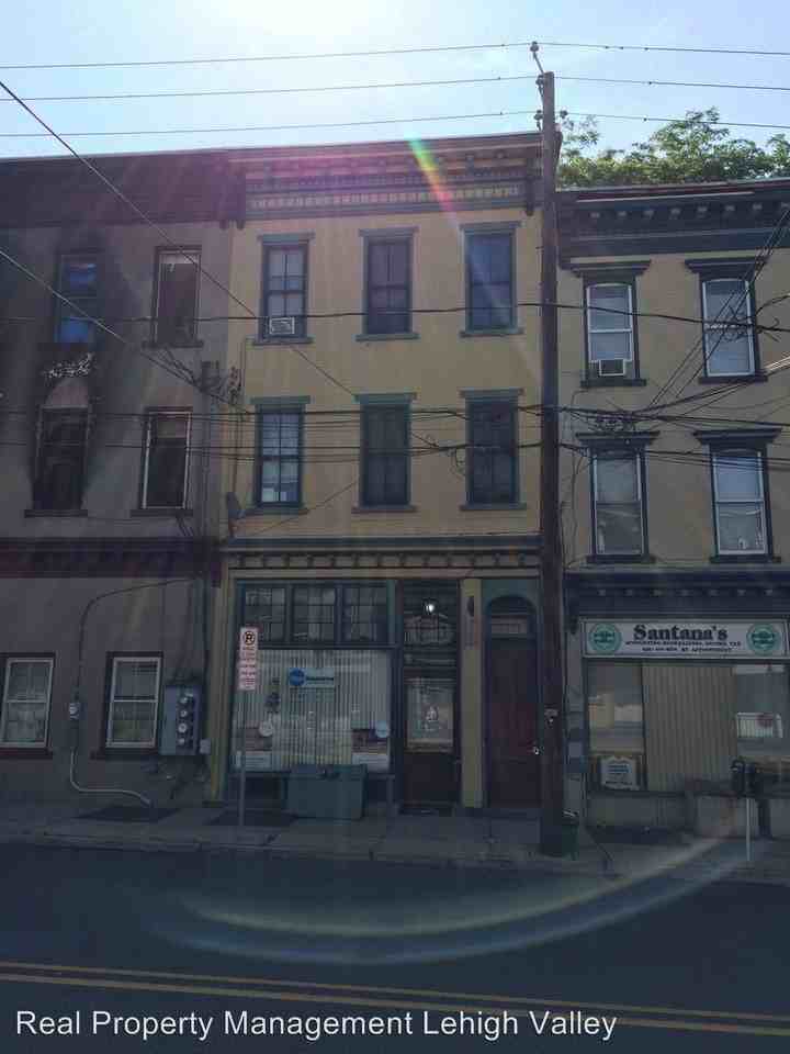 417 Wyandotte St