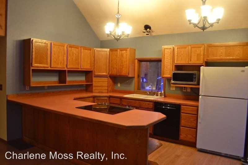 11239 Meadowood Dr - Photo 2 of 15