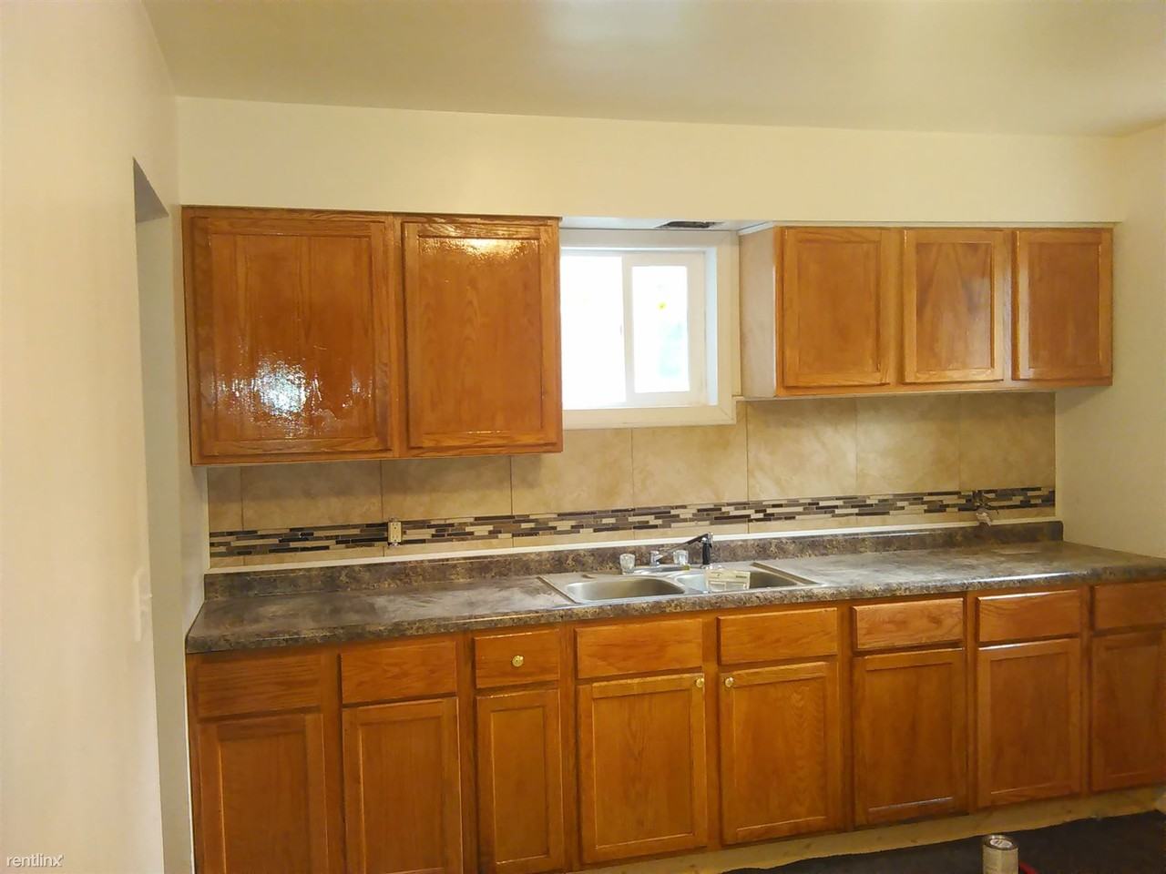 901 Stevenson St - Photo 2 of 3