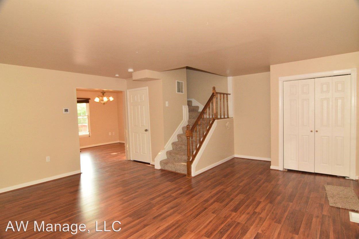 25718 Woodfield Rd - Photo 3 of 34