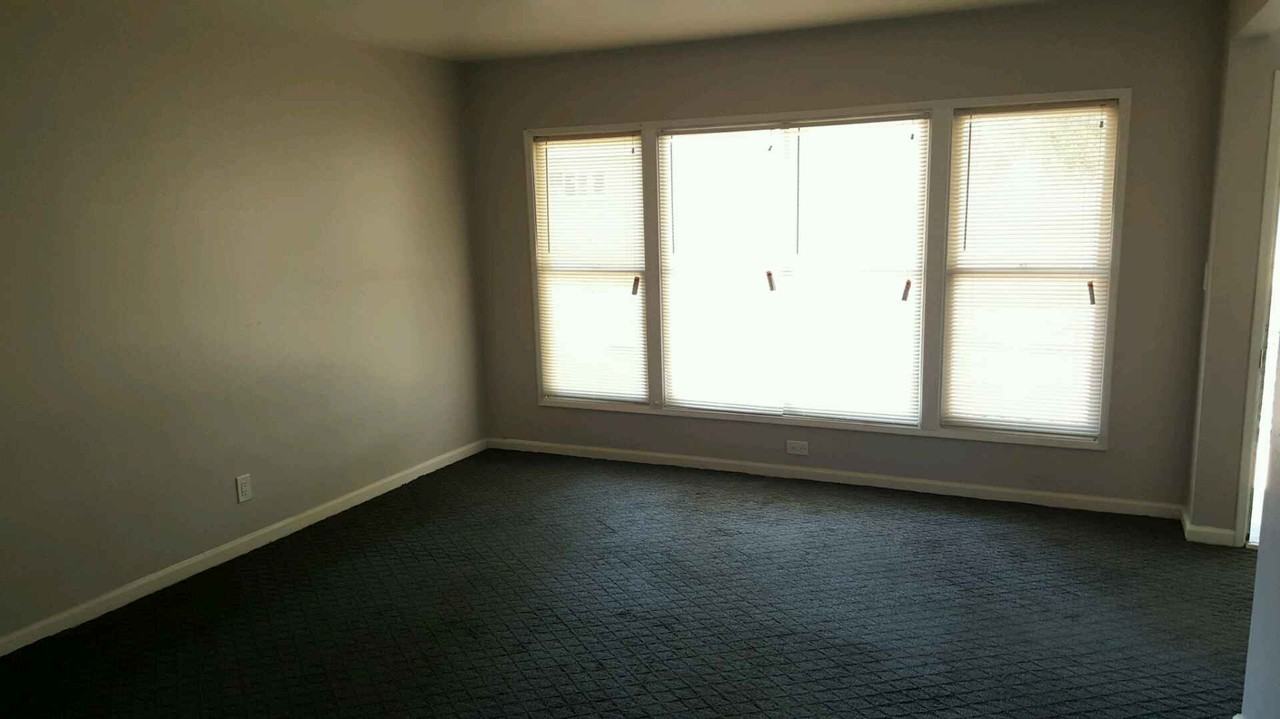 281 N 4th St - Photo 3 of 10