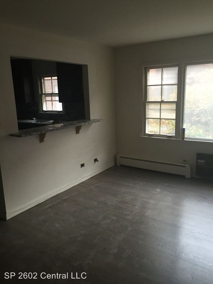 2602 Central St - Photo 2 of 7