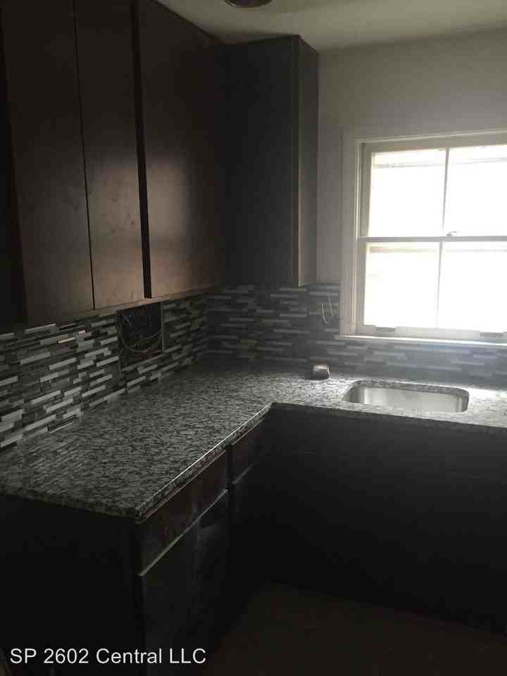 2602 Central St - Photo 3 of 7