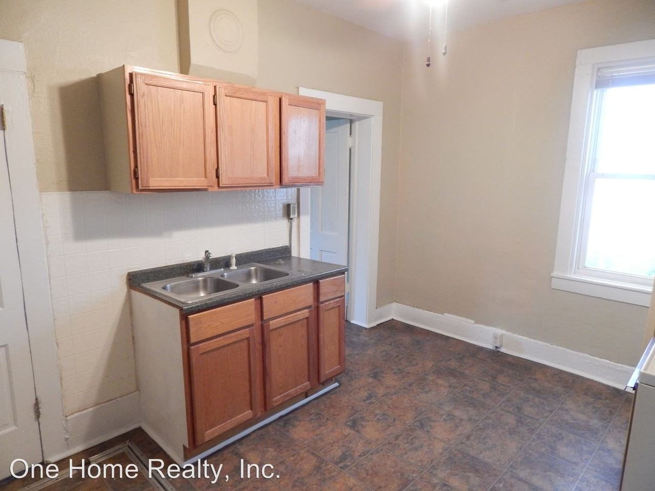 1011 S 11th St - Photo 3 of 7