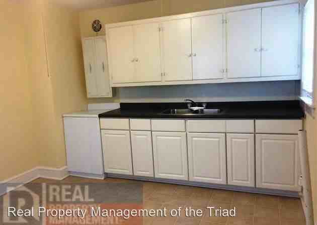 2703 Pinecroft Rd - Photo 2 of 11