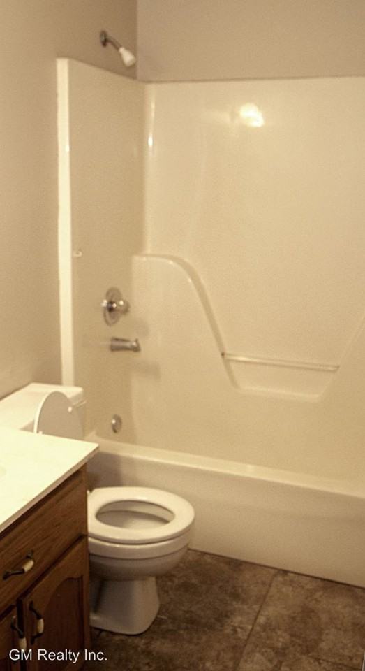 6895 Southknoll Ave - Photo 3 of 4