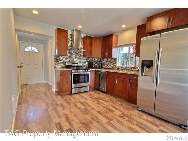 437 Smithers Ave S - Photo 3 of 19