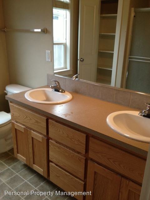 11809 NE 26th Pl - Photo 3 of 5