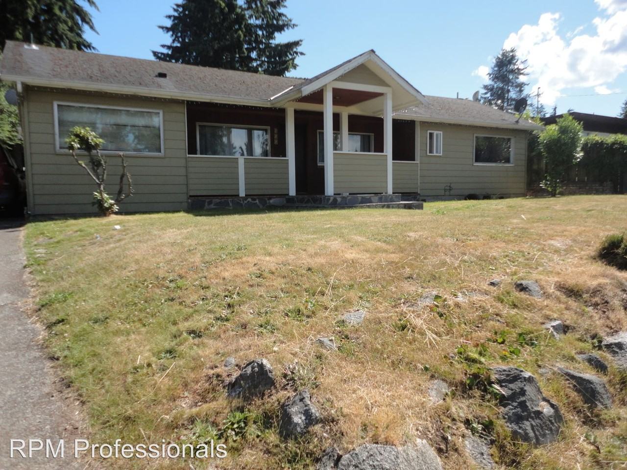 415 SW 143rd St - Photo 2 of 9