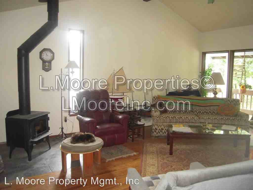 1655 Devon Ln - Photo 3 of 17