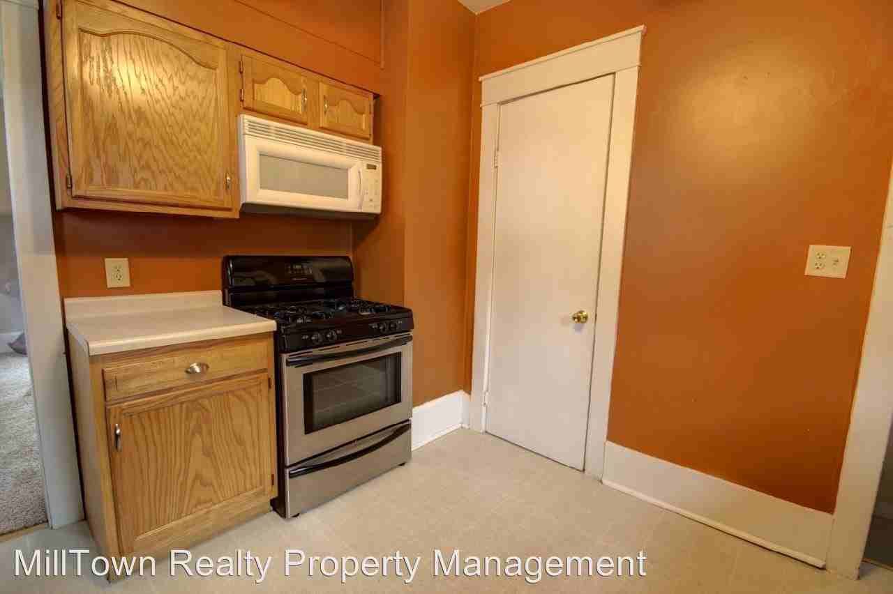 812 45th St - Photo 3 of 24