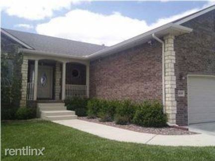 8439 Ash Cir - Photo 2 of 42