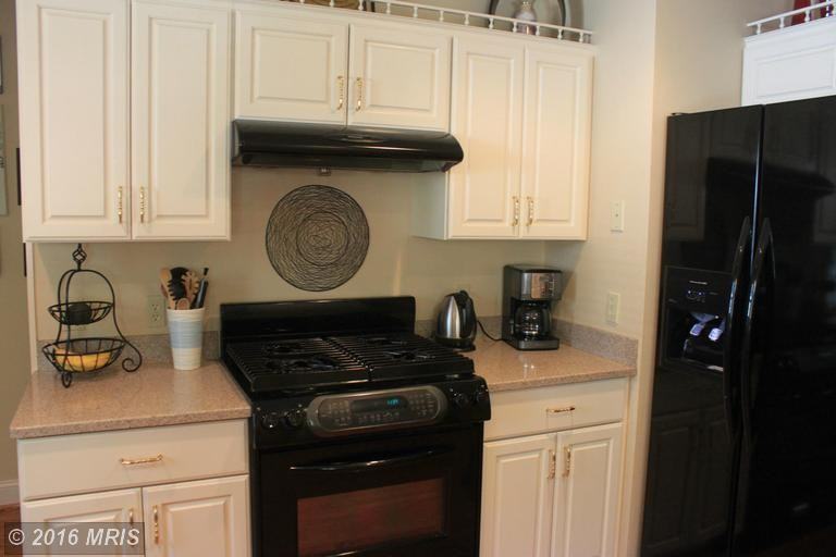 23 Geraldine Ct - Photo 3 of 24