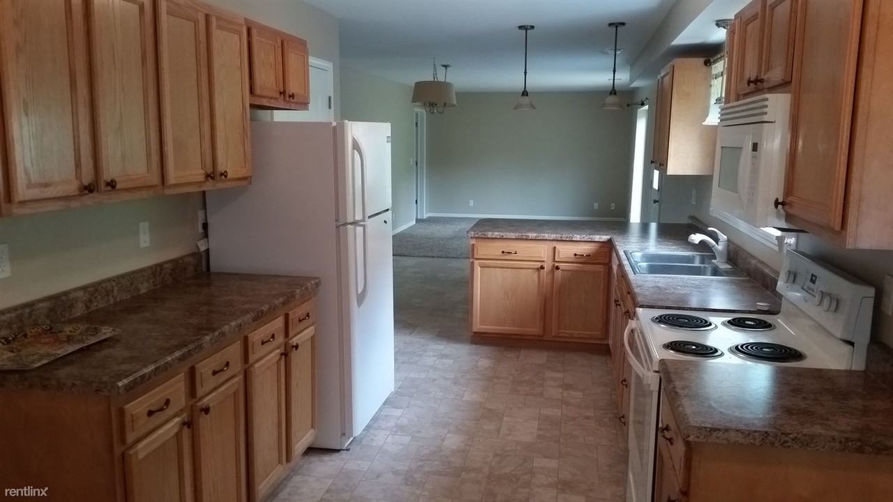 8975 Old U.S. 31 - Photo 2 of 6