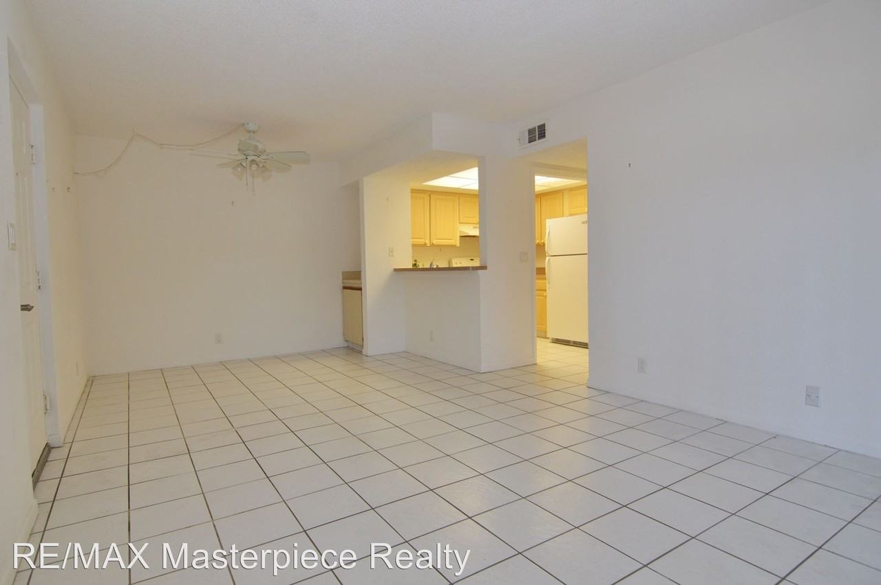 1500 SE Royal Green Cir - Photo 3 of 9