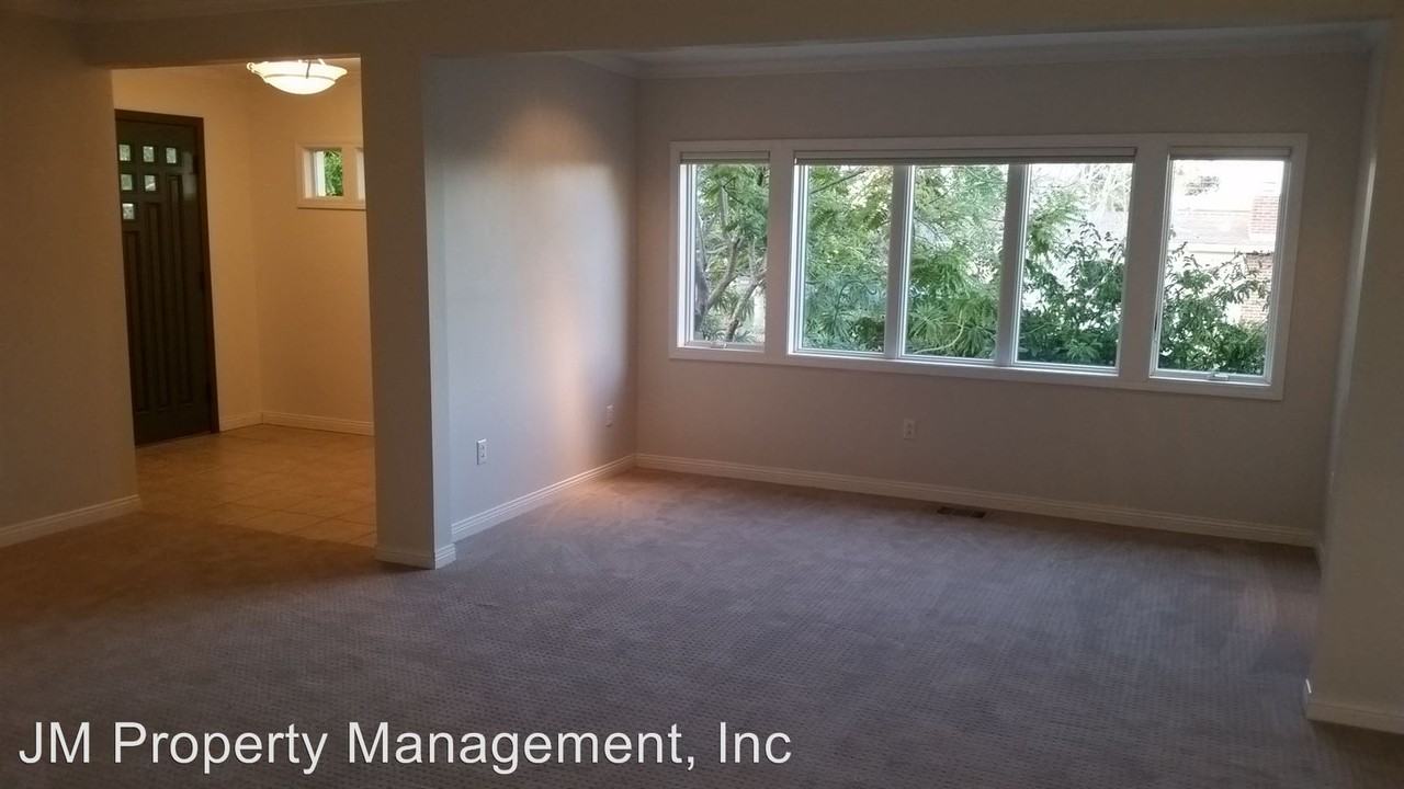 785 Silvergate Ave - Photo 2 of 11