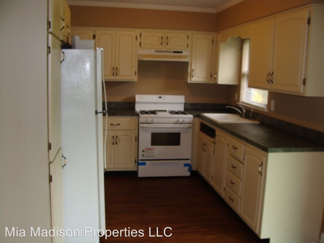 2219 Bartlett Dr - Photo 3 of 13