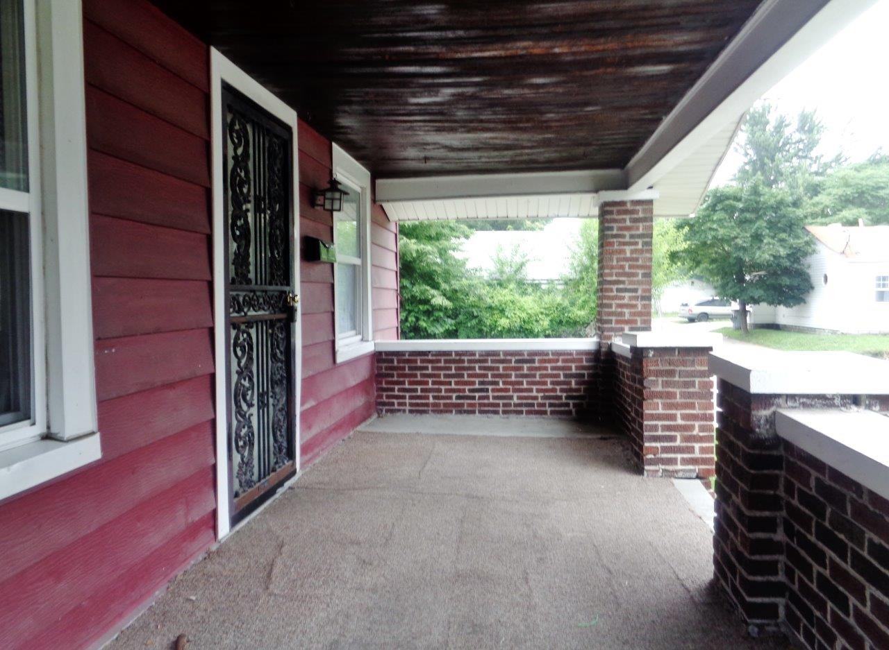 668 N Temple Ave - Photo 3 of 14