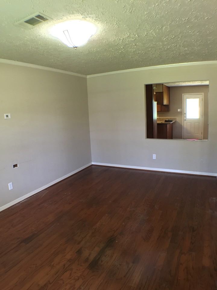 404 Riverbend St - Photo 3 of 24