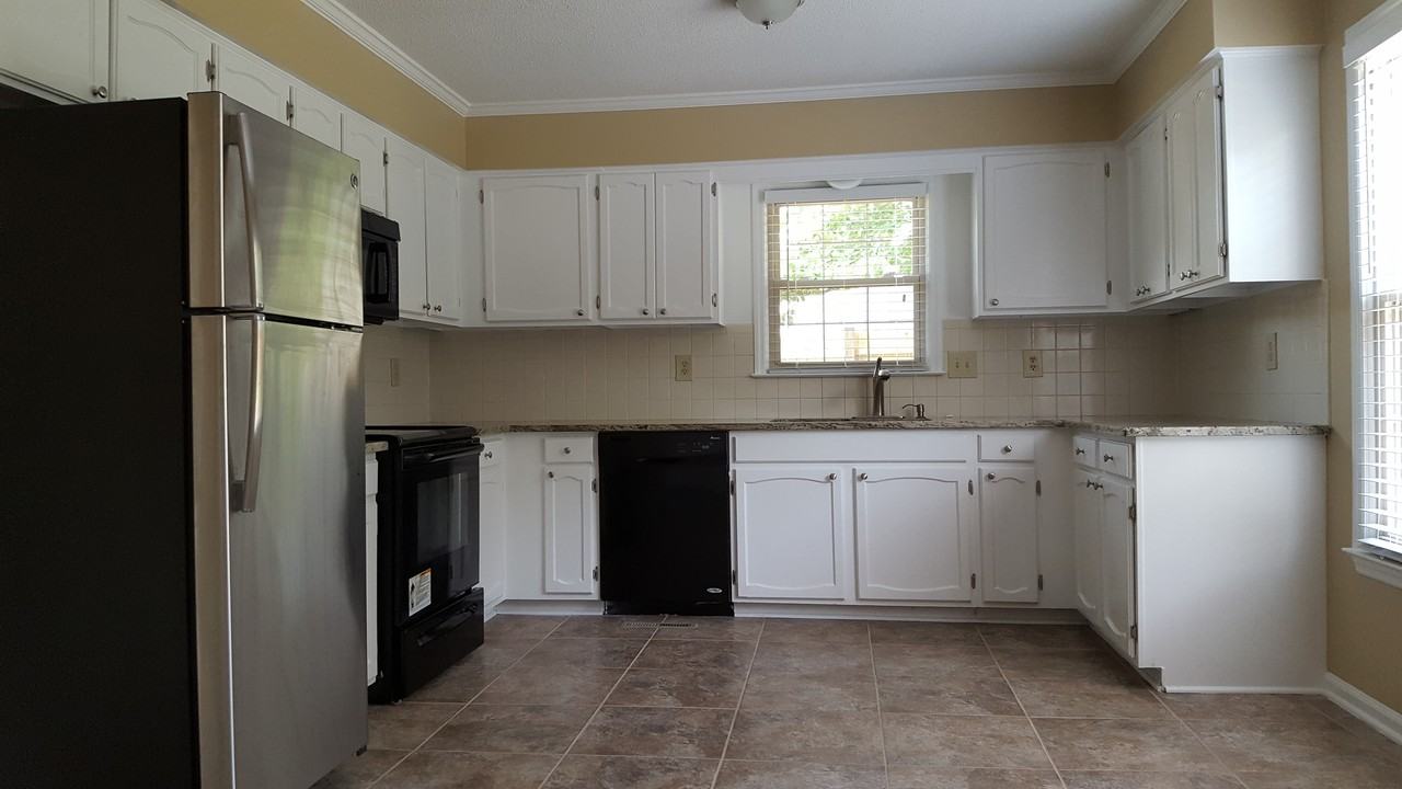 1001 Sequoia Dr - Photo 3 of 9