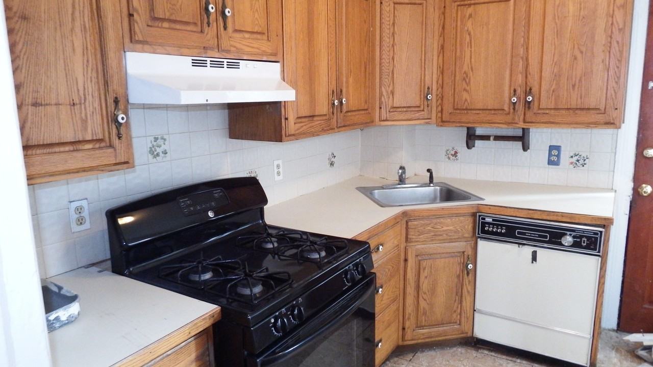 324 Iona Ave - Photo 2 of 8