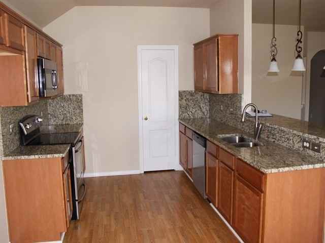 240 Chesterfield Cir - Photo 3 of 10