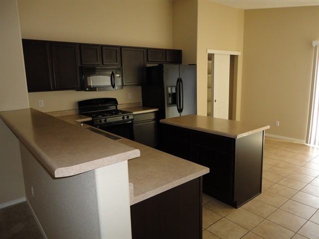 909 Puebla Dr - Photo 3 of 13