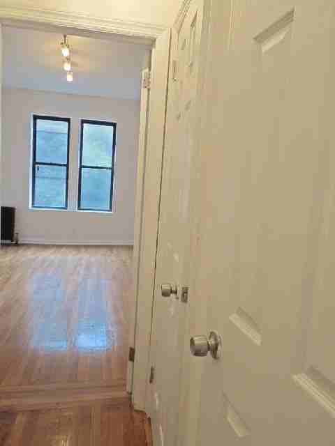 Eastern Pkwy & Washington Ave #2J