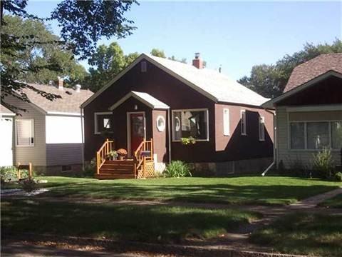 11243 70 St NW - Photo 2 of 8