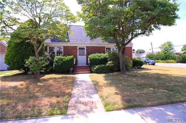 2310 Yorktown St - Photo 2 of 7