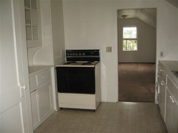 1127 W Willow St - Photo 3 of 7