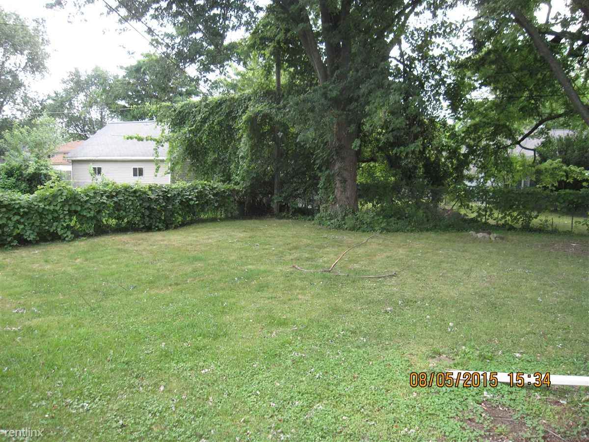 535 Clayton Ave NW - Photo 2 of 10