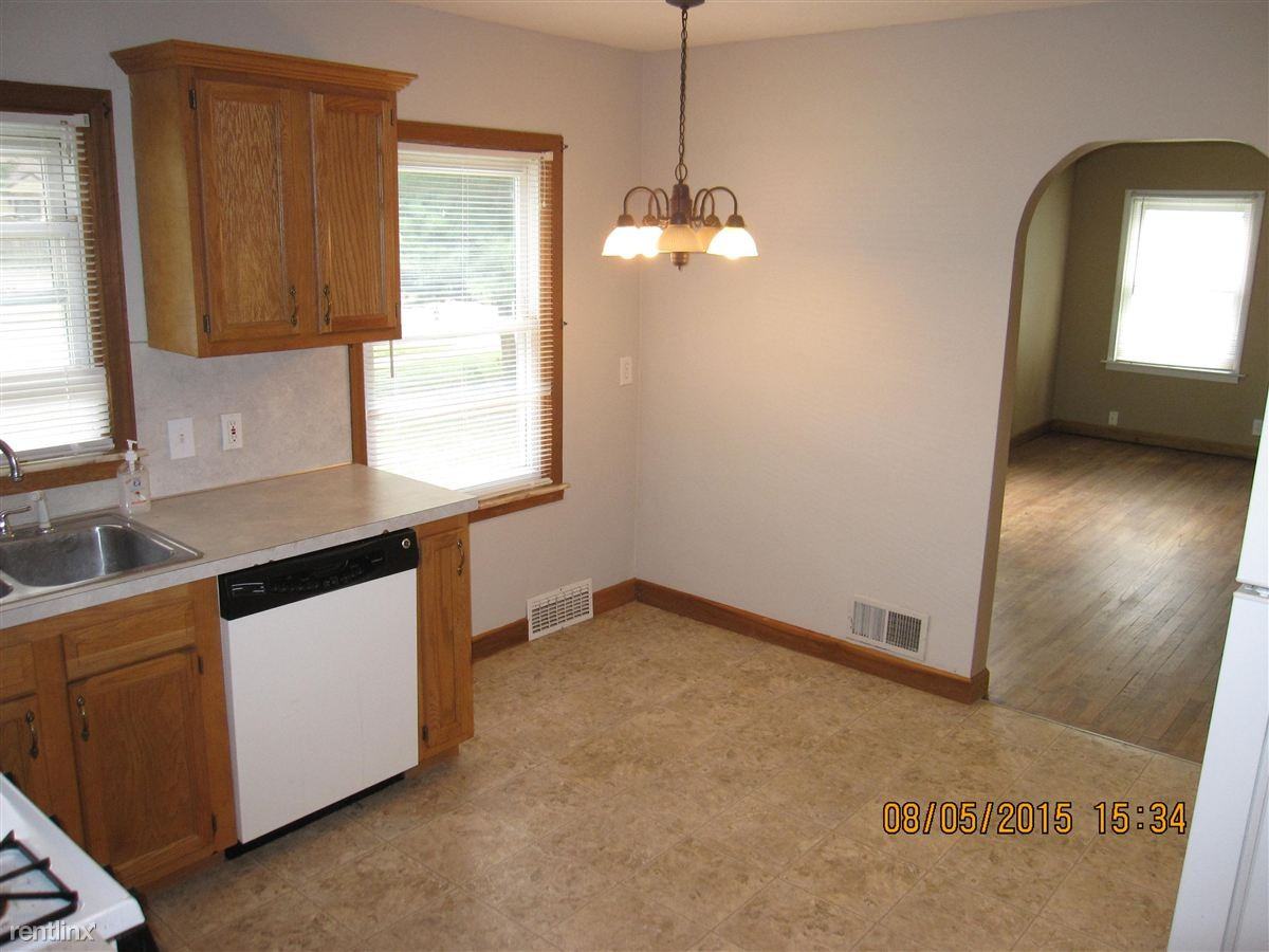 535 Clayton Ave NW - Photo 3 of 10