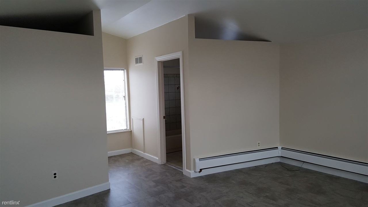 22405 Lange St - Photo 3 of 7