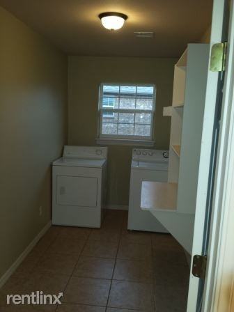 1806 Knollcrest Cir - Photo 2 of 13
