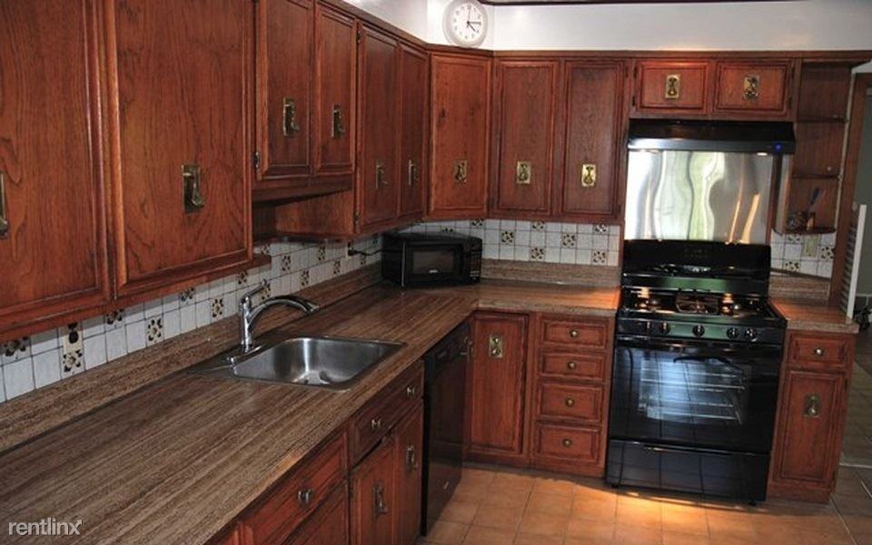 72 Crestwood Ave - Photo 3 of 6