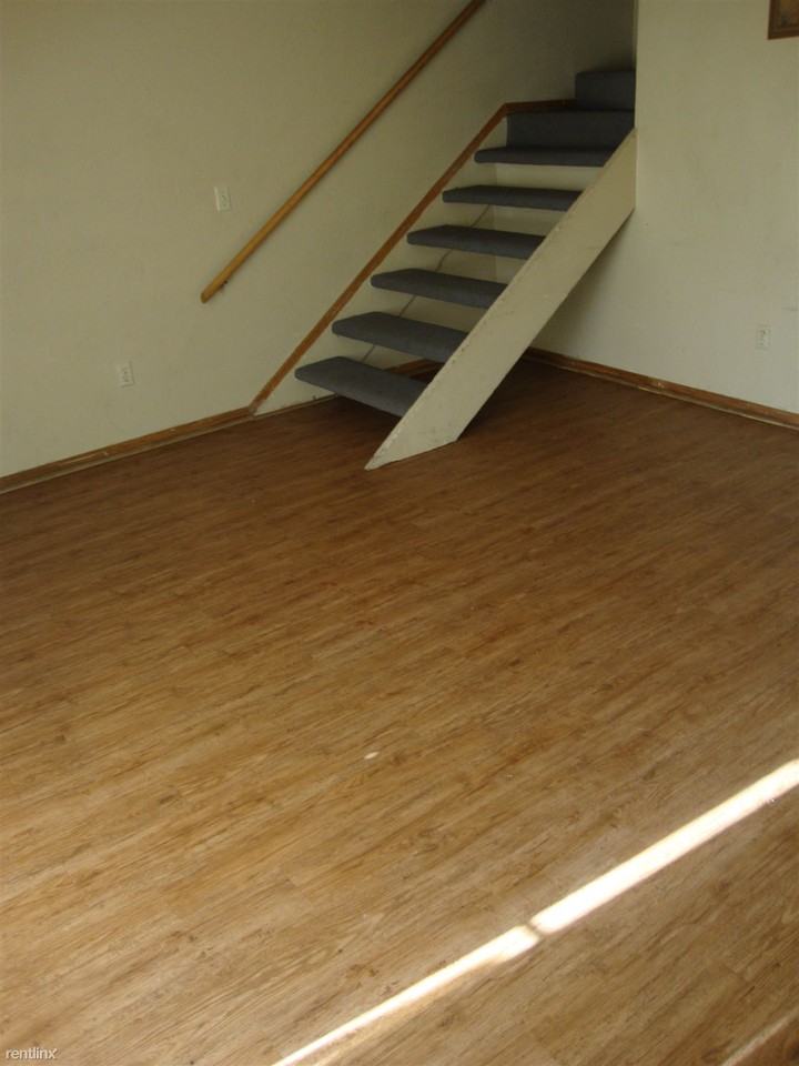 1413 N Rockwell Ave - Photo 3 of 10