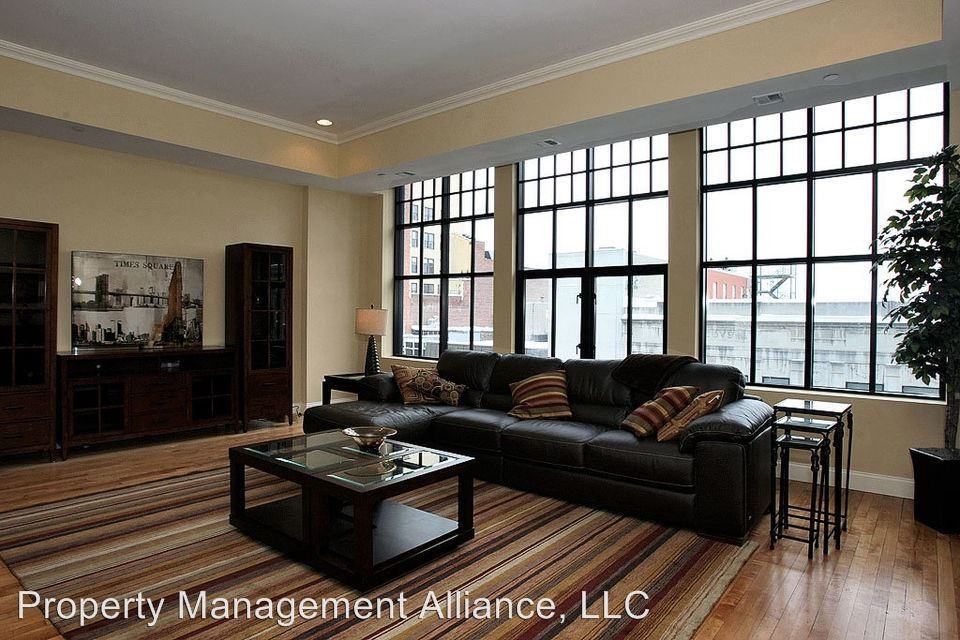 325 S Salina St - Photo 2 of 9