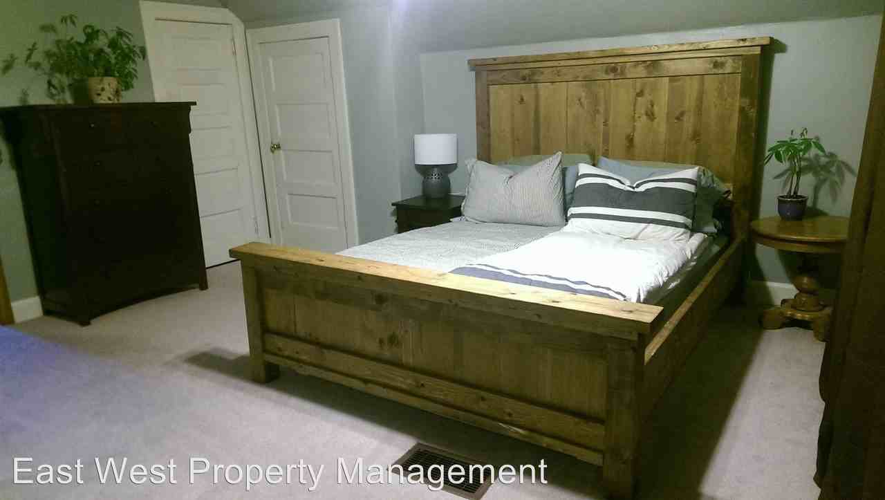 301 E Locust St - Photo 3 of 22