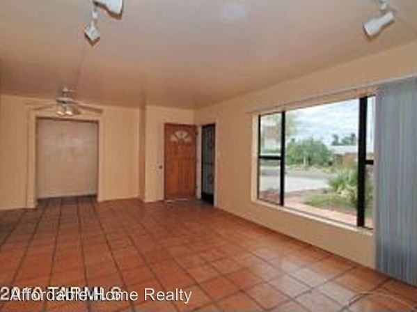 2558 E Hampton St - Photo 2 of 14