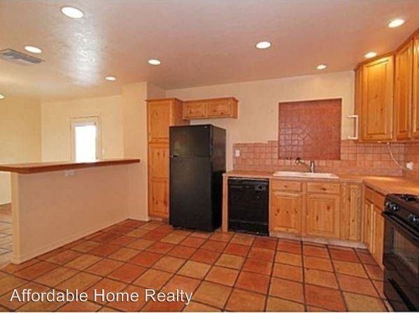 2558 E Hampton St - Photo 3 of 14