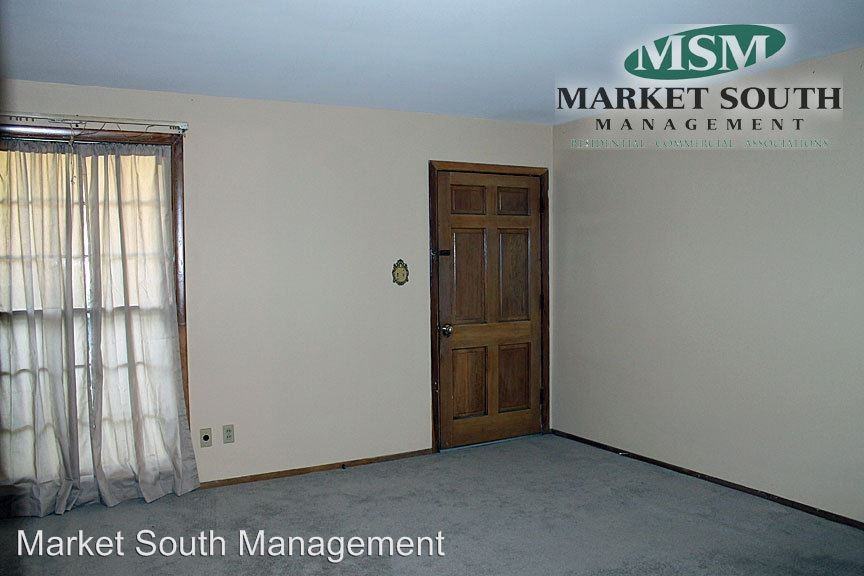 2204 N Parkwood Dr - Photo 2 of 16