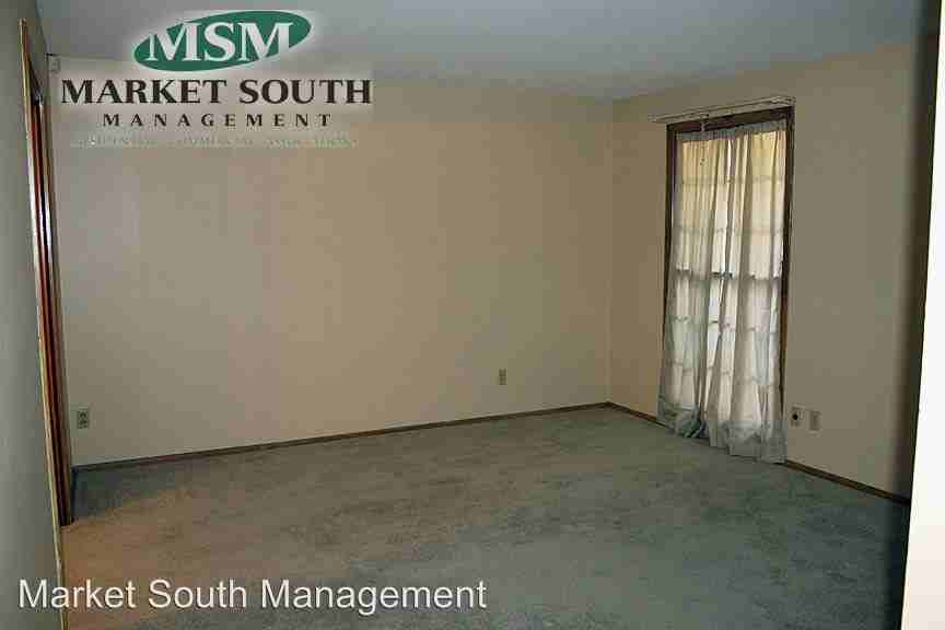 2204 N Parkwood Dr - Photo 3 of 16