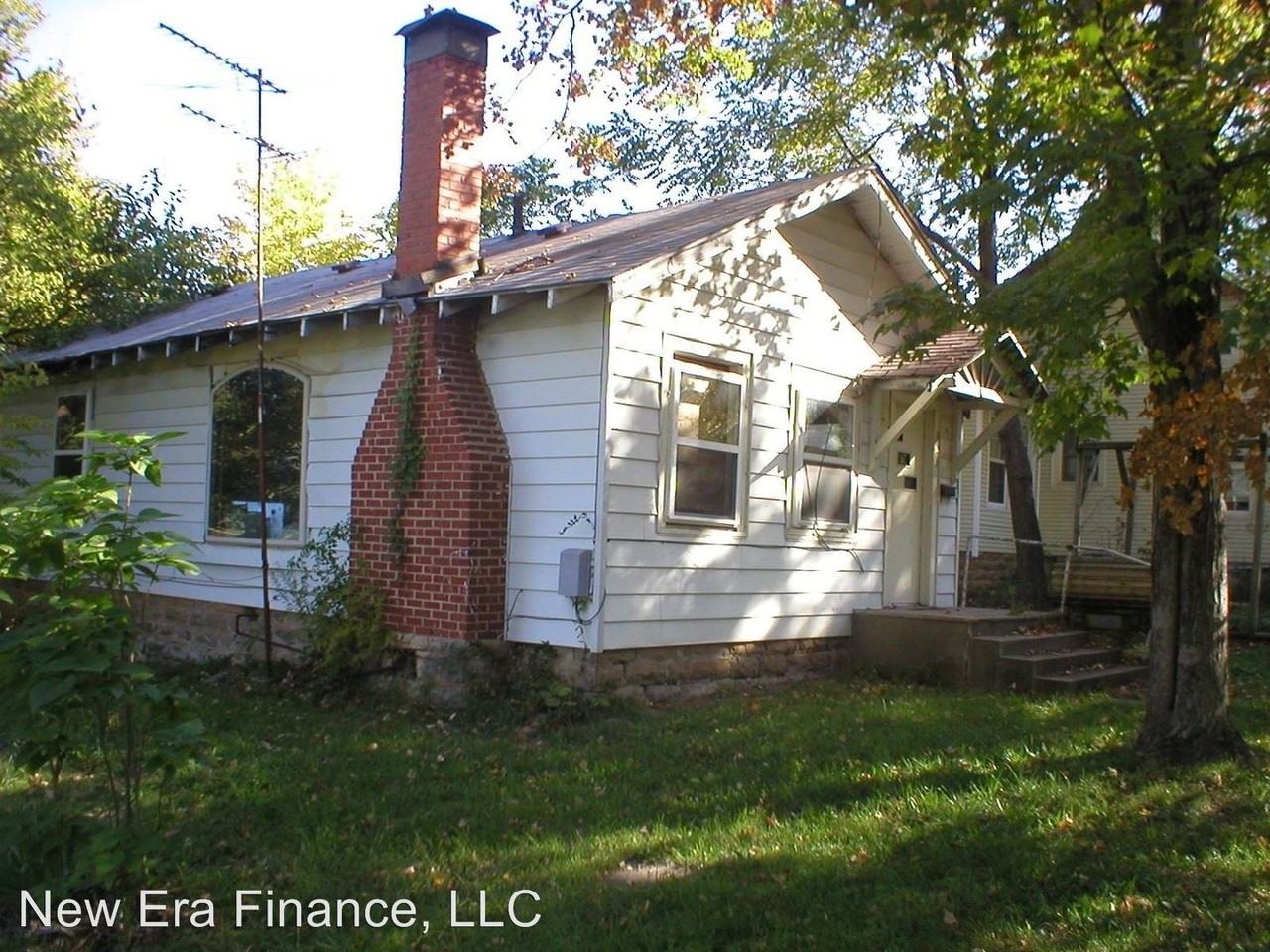 121 E Martin St - Photo 2 of 2
