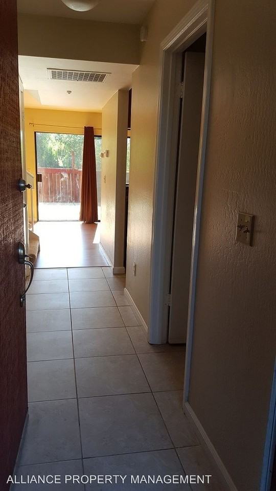 67 Redwood Ct - Photo 2 of 14