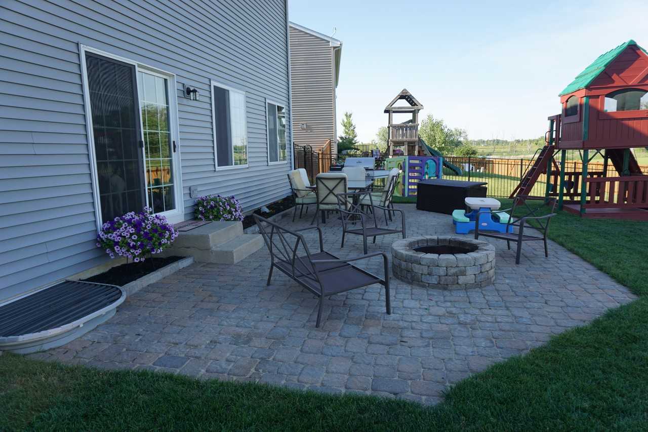 797 Beethoven St - Photo 3 of 13