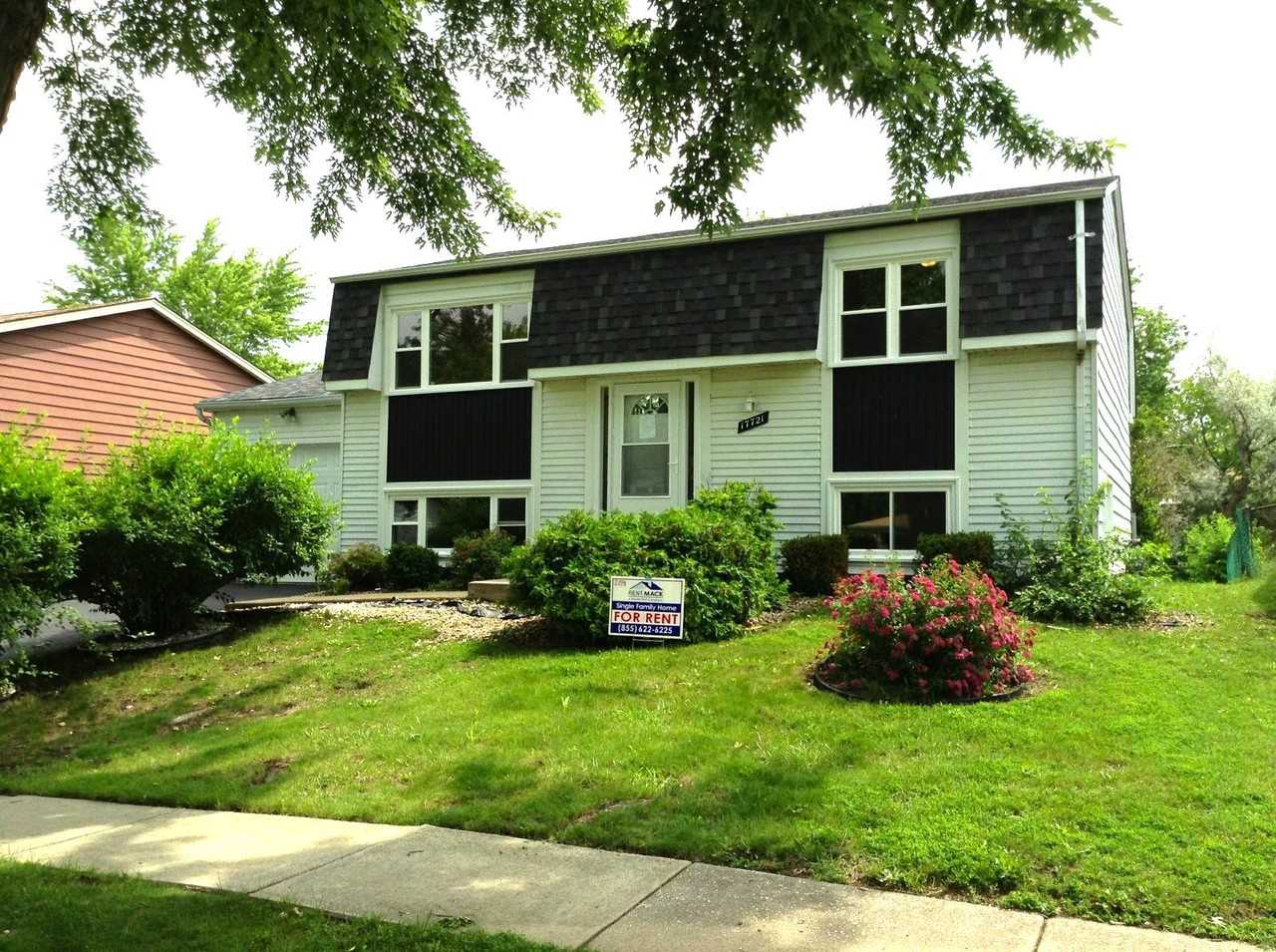 17721 Arlington Dr - Photo 2 of 16