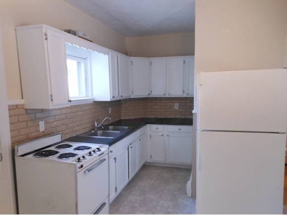 538 Central St - Photo 3 of 16